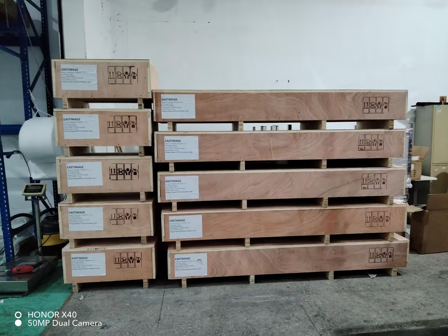 Beberapa mesin penyaringan keamanan dan gerbang terbang ke Rwanda!