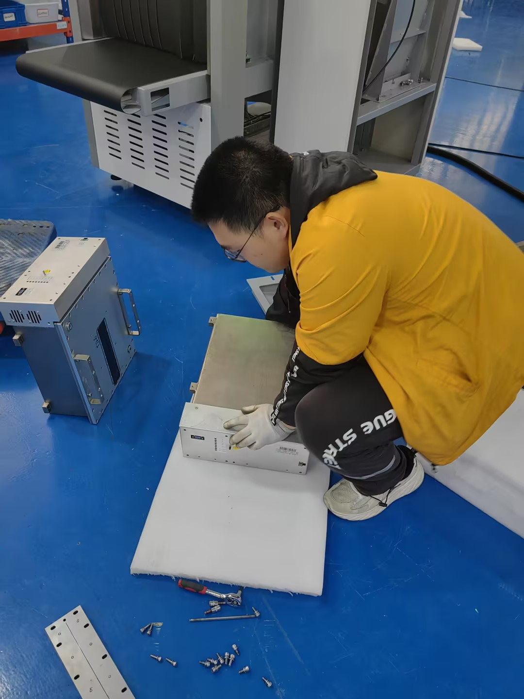 Salesman: Dimulai dengan menugaskan sepotong peralatan