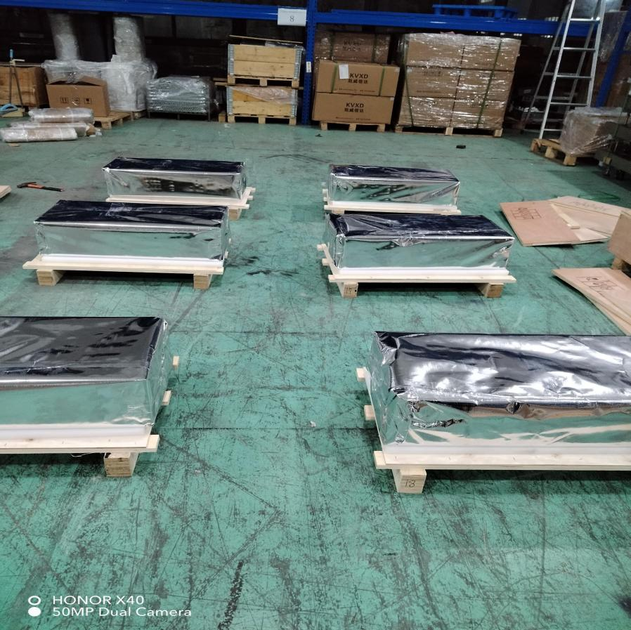 Berjalan Melalui Detektor Logam